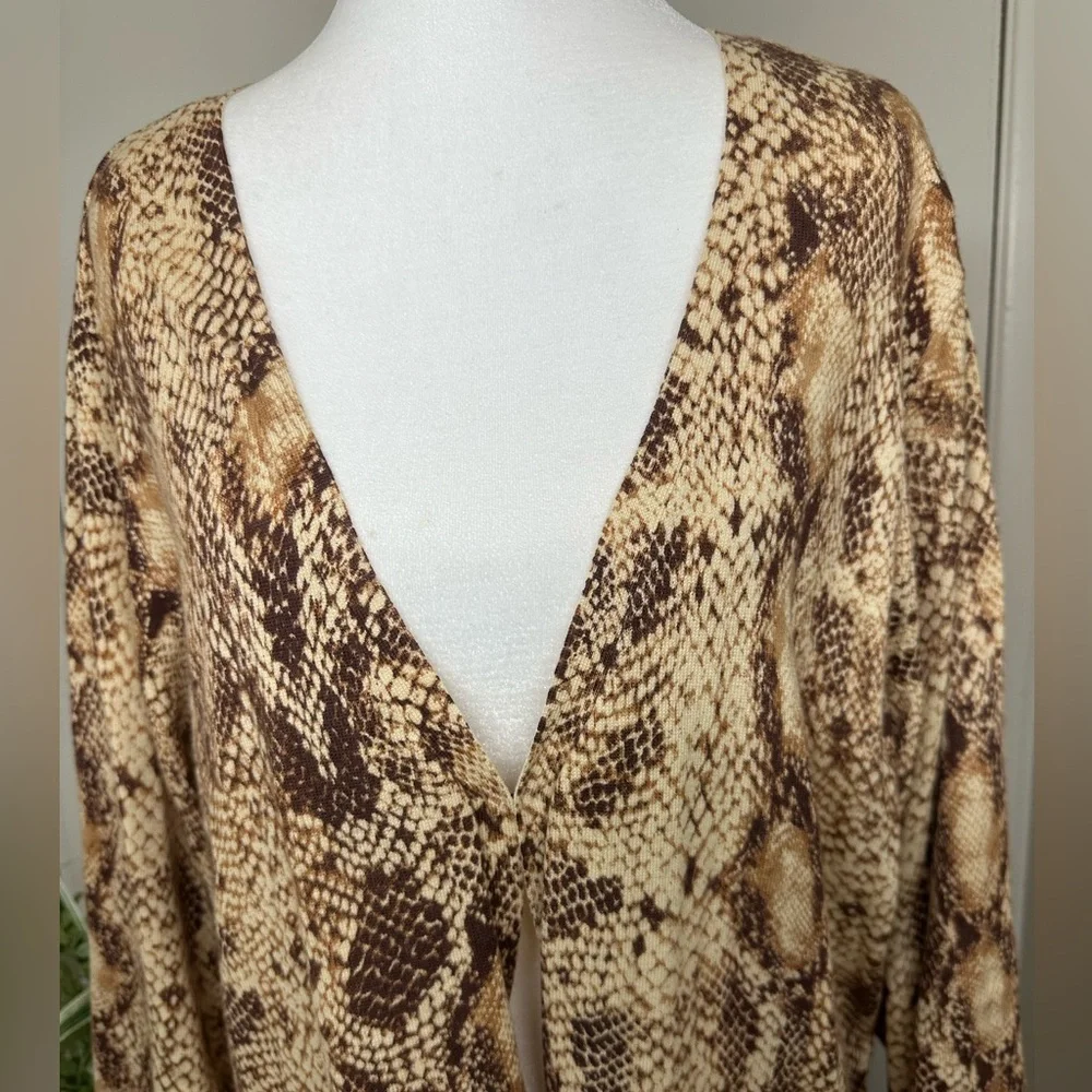 Women's Snake Print Top - Picture 2 of 14